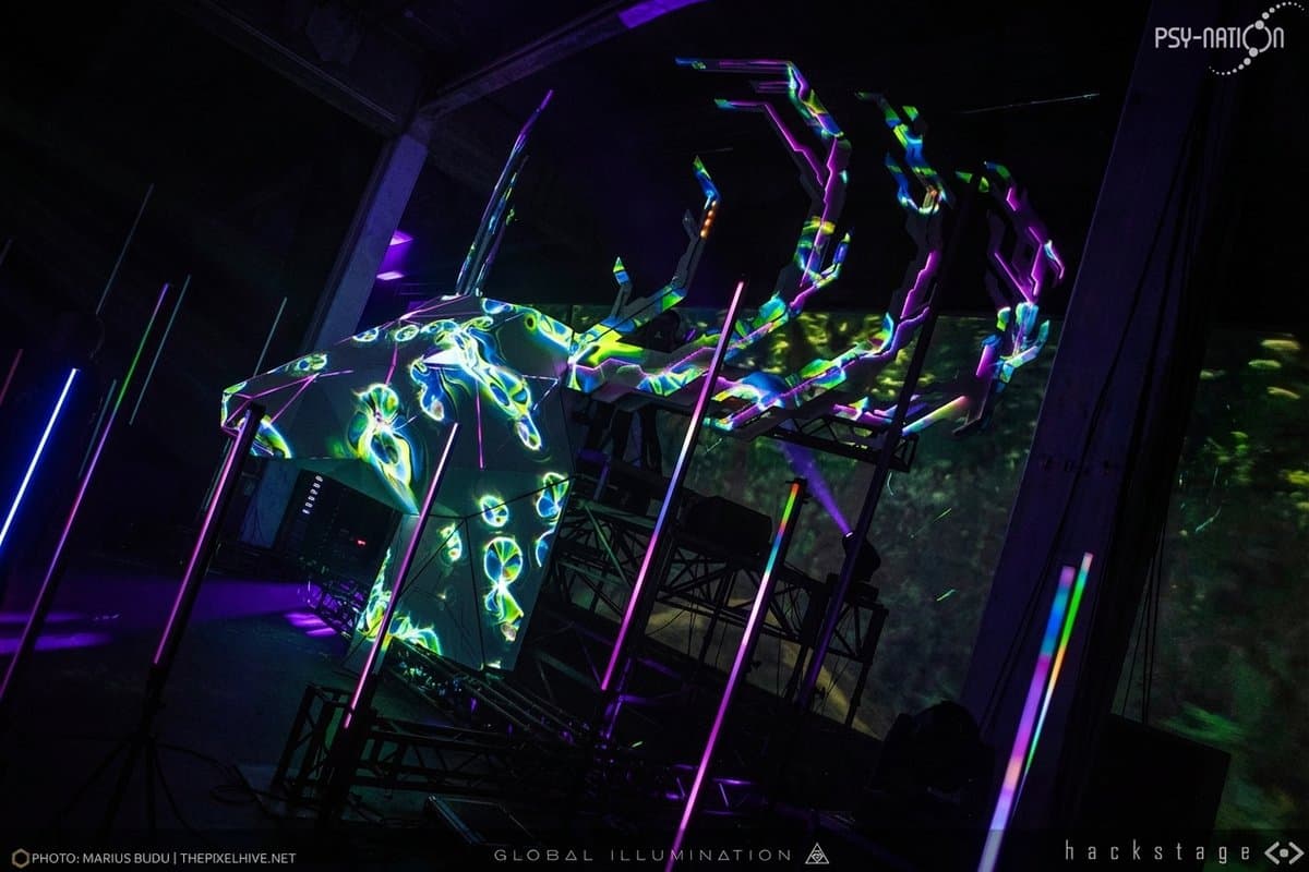 Projection mapping installation with pixel profiles at PSY-NATION by Hackstage